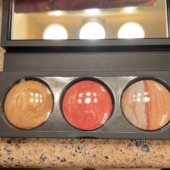 SMASHBOX Planetary Cheek Palette❤️💕 - Picture 2 of 5